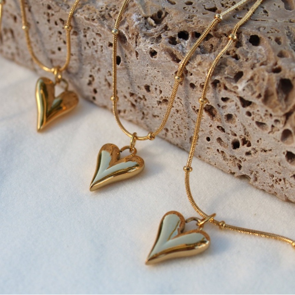 Waterproof gold plated heart pendant necklace - Picture 5 of 5